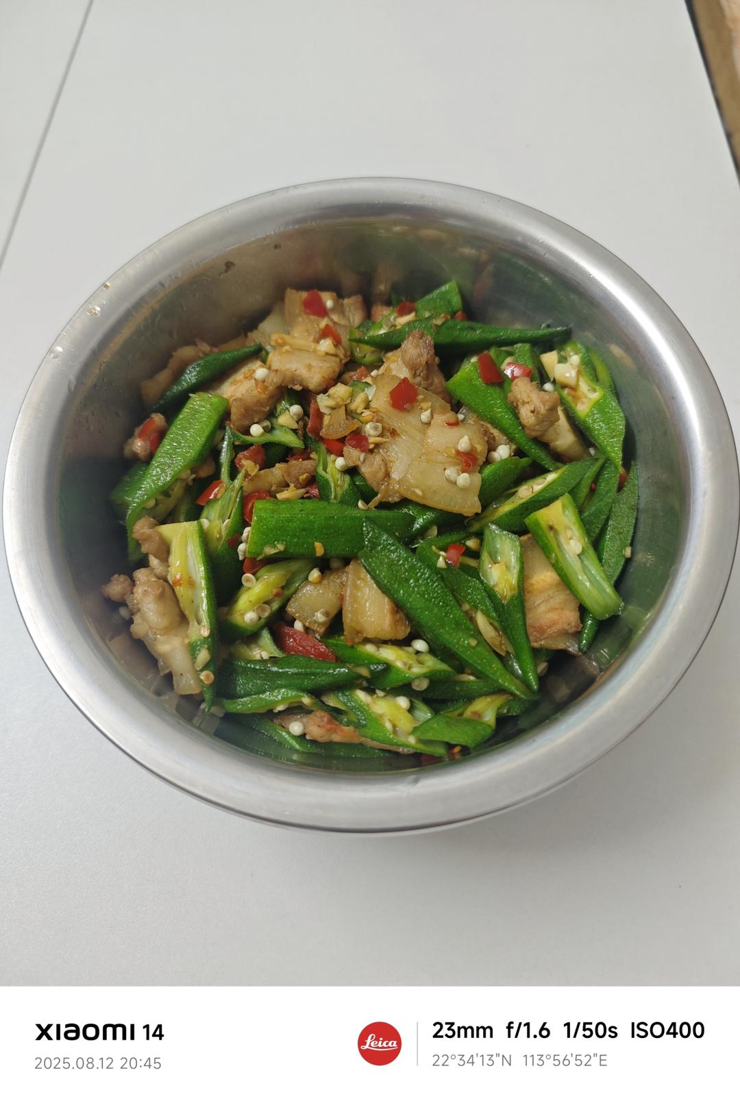超级下饭的秋葵小炒肉