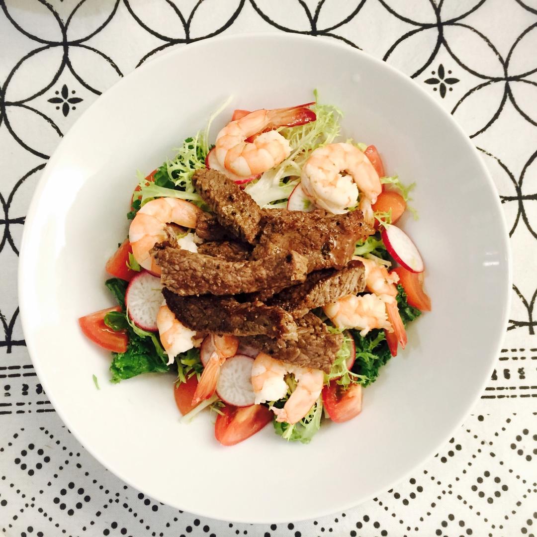 不吃沙拉会挂
Luscious salad