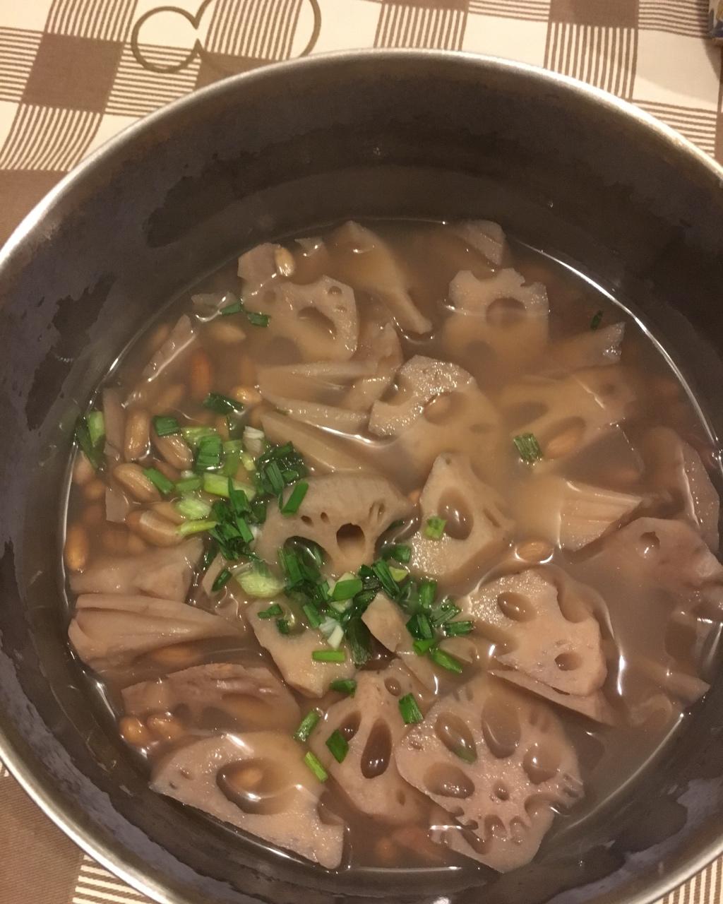 莲藕花生汤