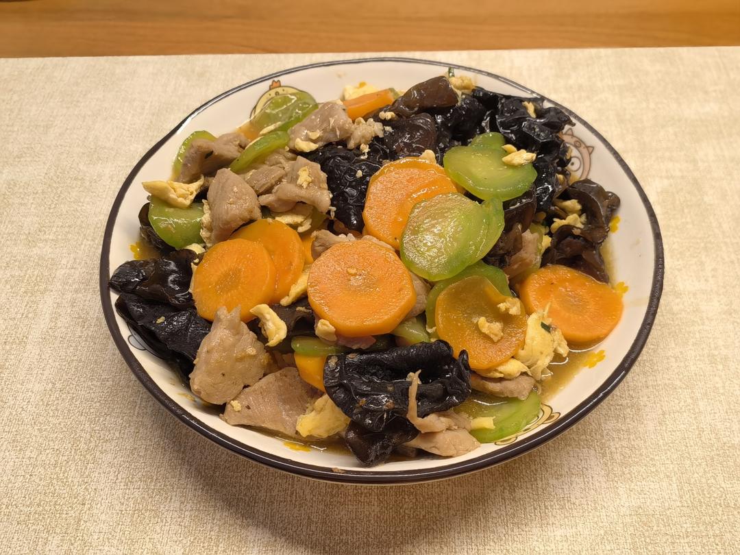 适合小朋友口味的简易版木须肉，新手烹饪必学家常菜，一盘5种食材，鲜香下饭