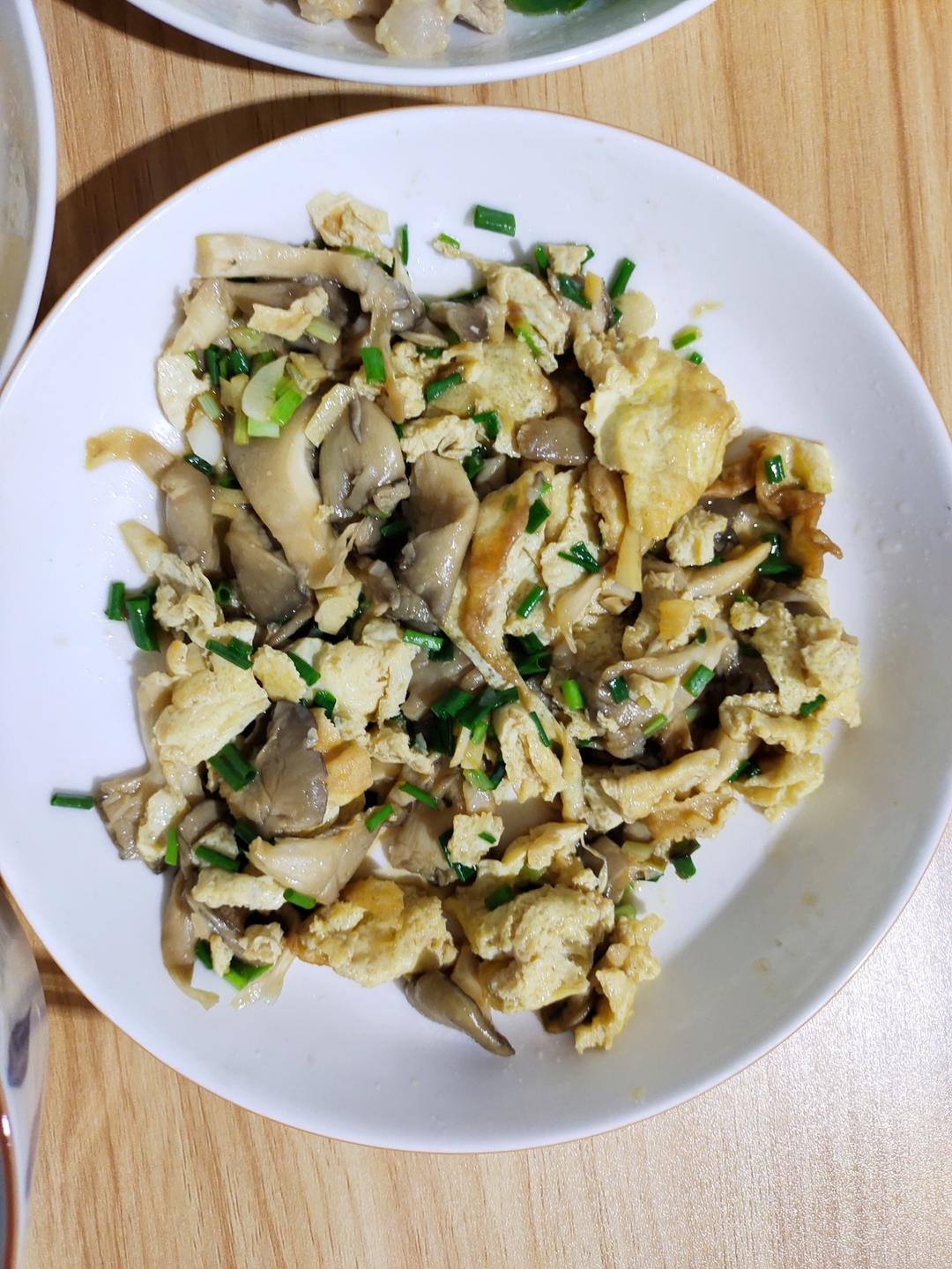 蘑菇炒鸡蛋	平菇这样炒，鲜美无比巨好吃