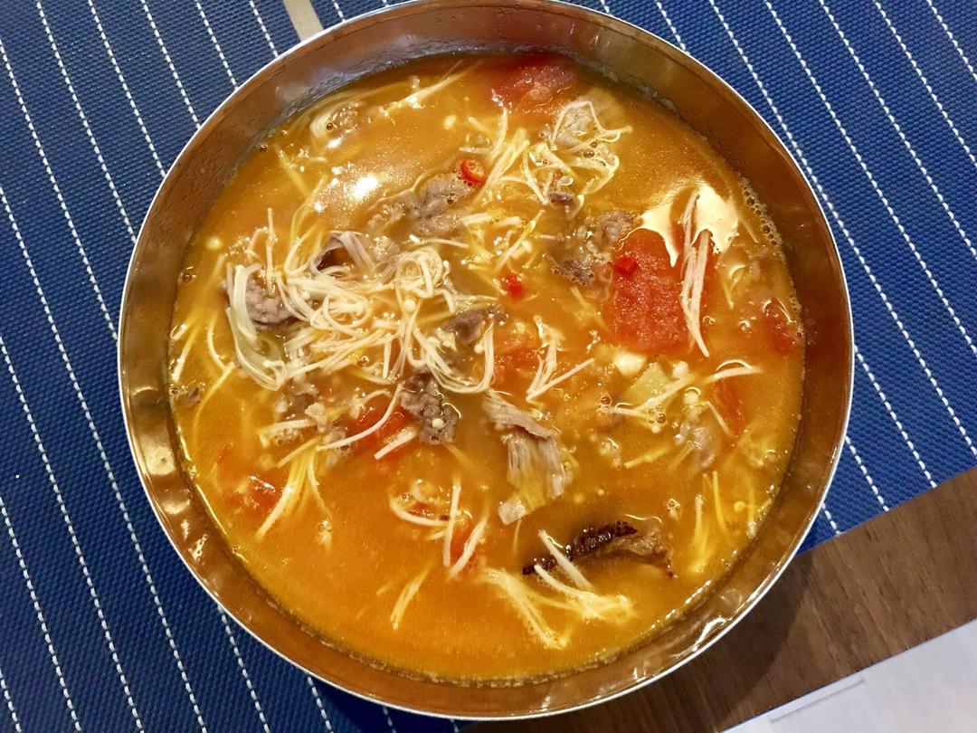 金针菇肥牛番茄锅