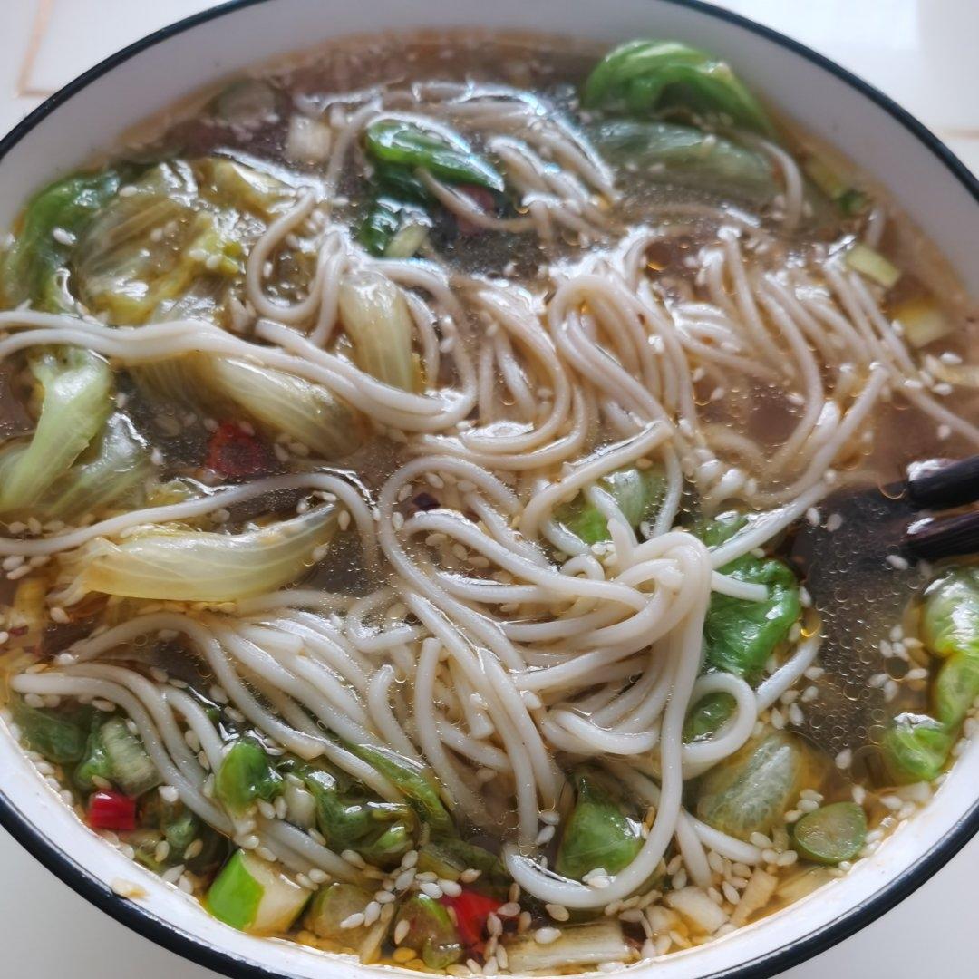 酸辣开胃❗️好吃到连汤汁不剩～酸汤面