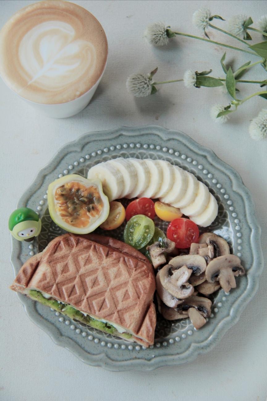 热压花生酱香蕉土司