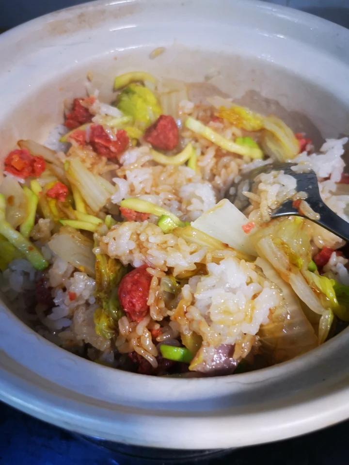 双拼腊味煲仔饭，正宗老广味