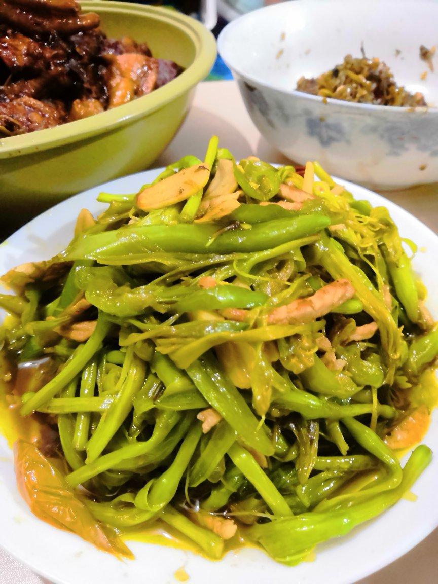 我是大龙喵做的清炒黄花菜