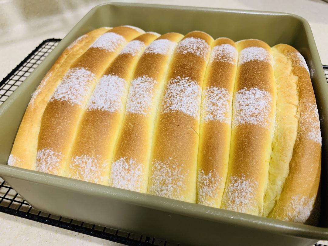 少女心满满的火龙果手撕吐司