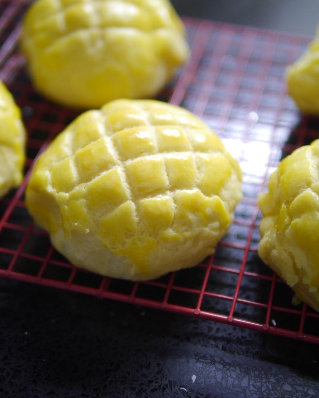 好吃到炸裂的港式菠萝包（附带制作酥皮的小视频）