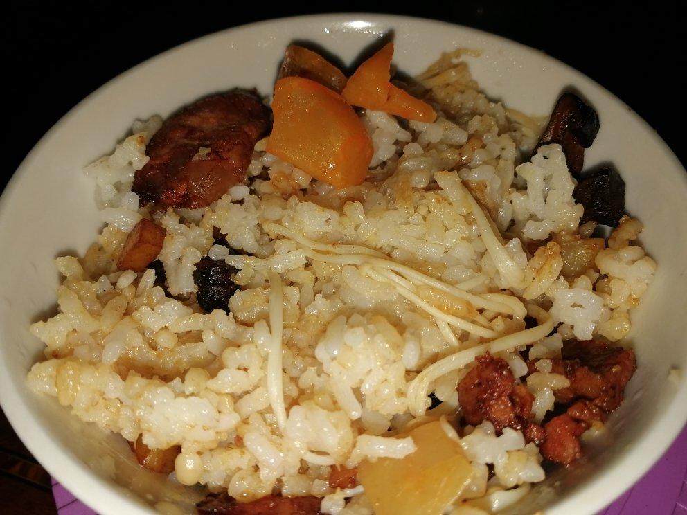 电饭锅版香菇腊肠饭