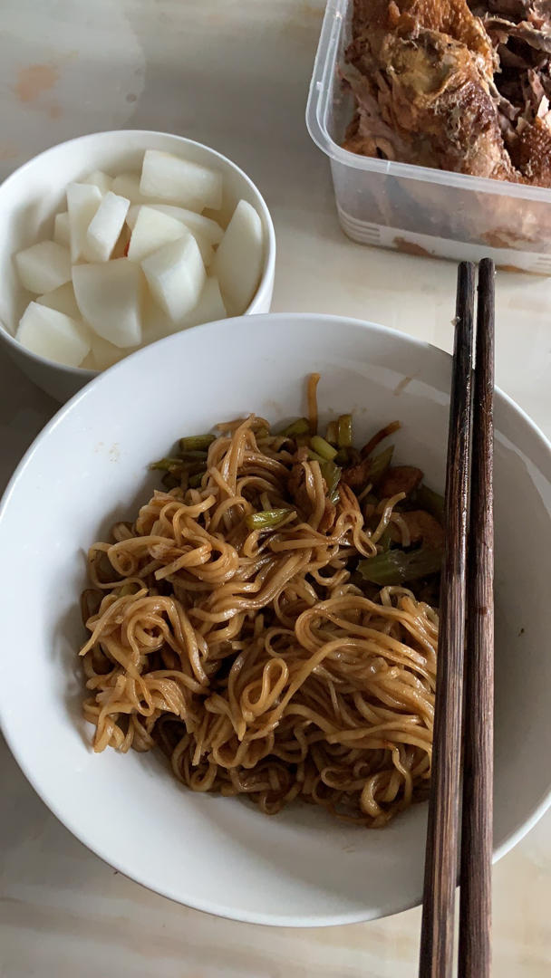 蒜薹焖面