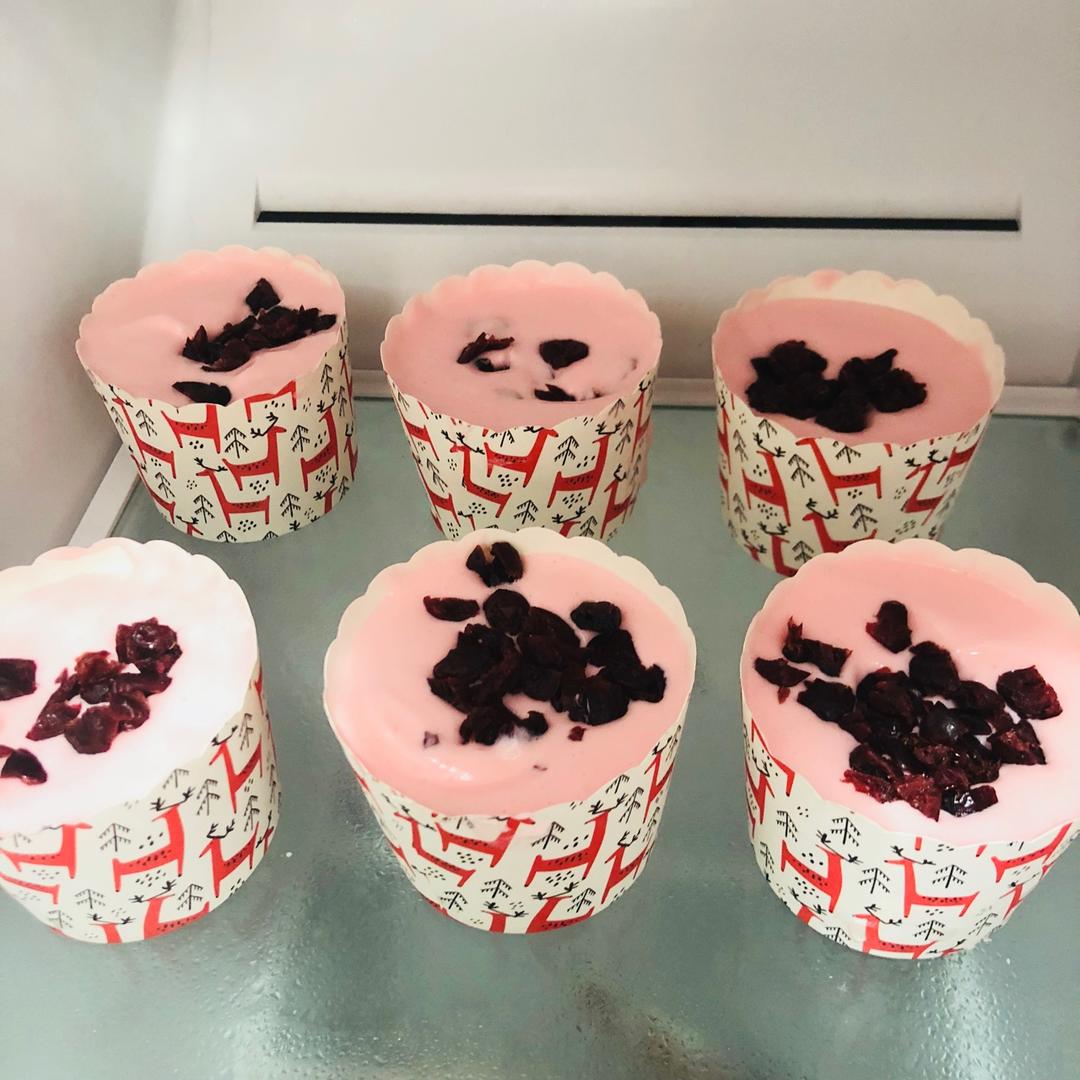 草莓味冰淇淋