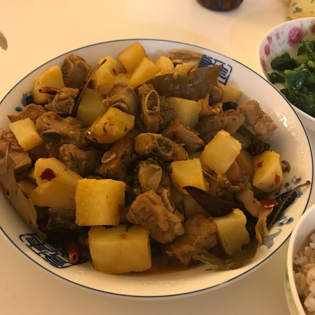 土豆炖排骨