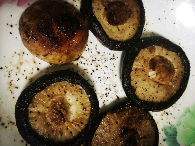黑胡椒黄油煎香菇的做法