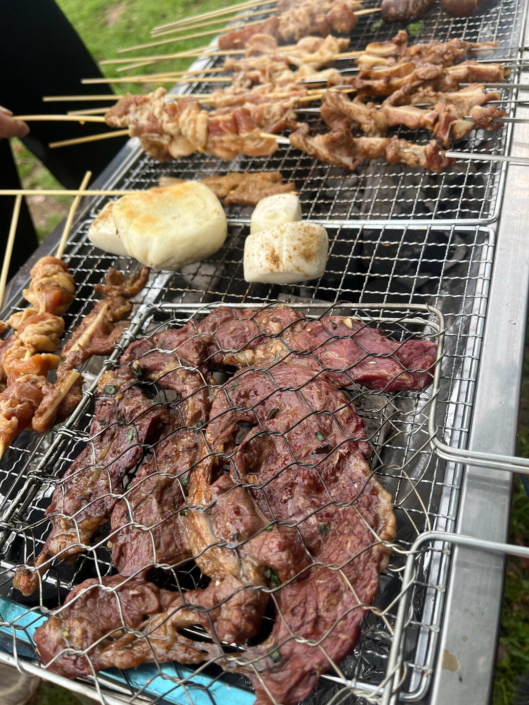 四人分量的户外烧烤BBQ提示