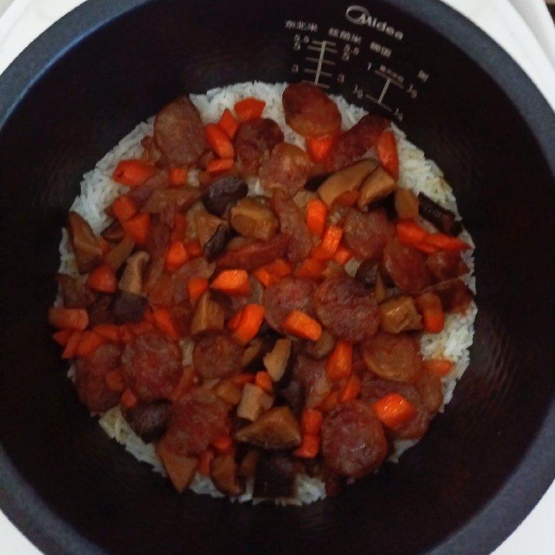 好吃上天的腊肠焖饭