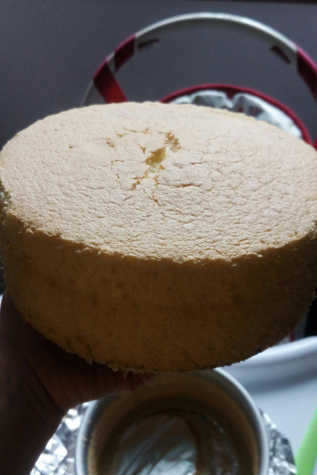 超简单完美戚风蛋糕（6寸2蛋）附打发、翻拌、脱模视频