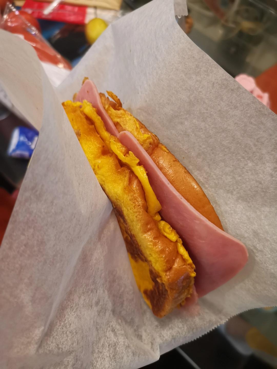 早餐丨爆浆牛油果培根蛋包吐司丨挂耳咖啡☕