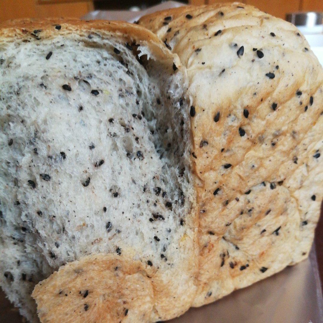 西川功晃- 黑芝麻土司