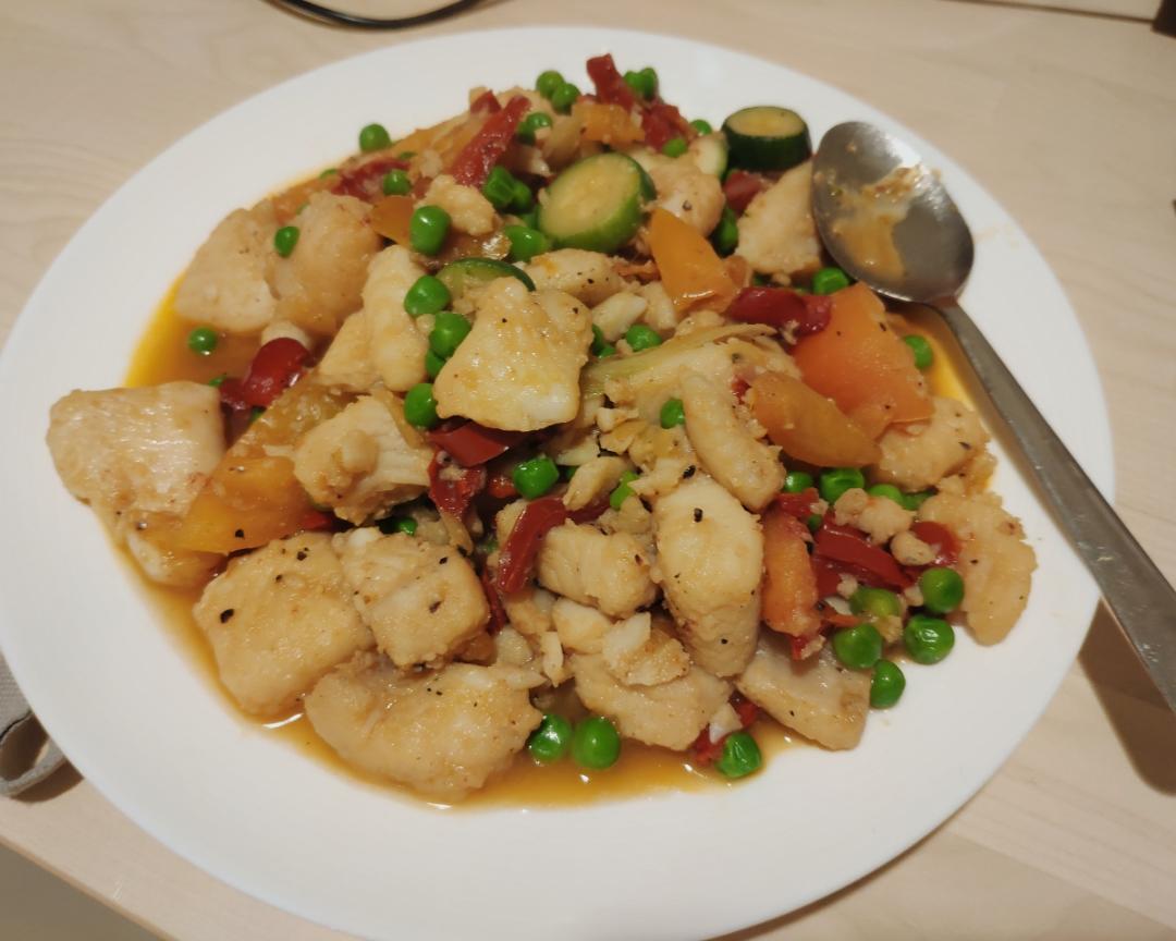 巴沙鱼炒杂蔬的做法