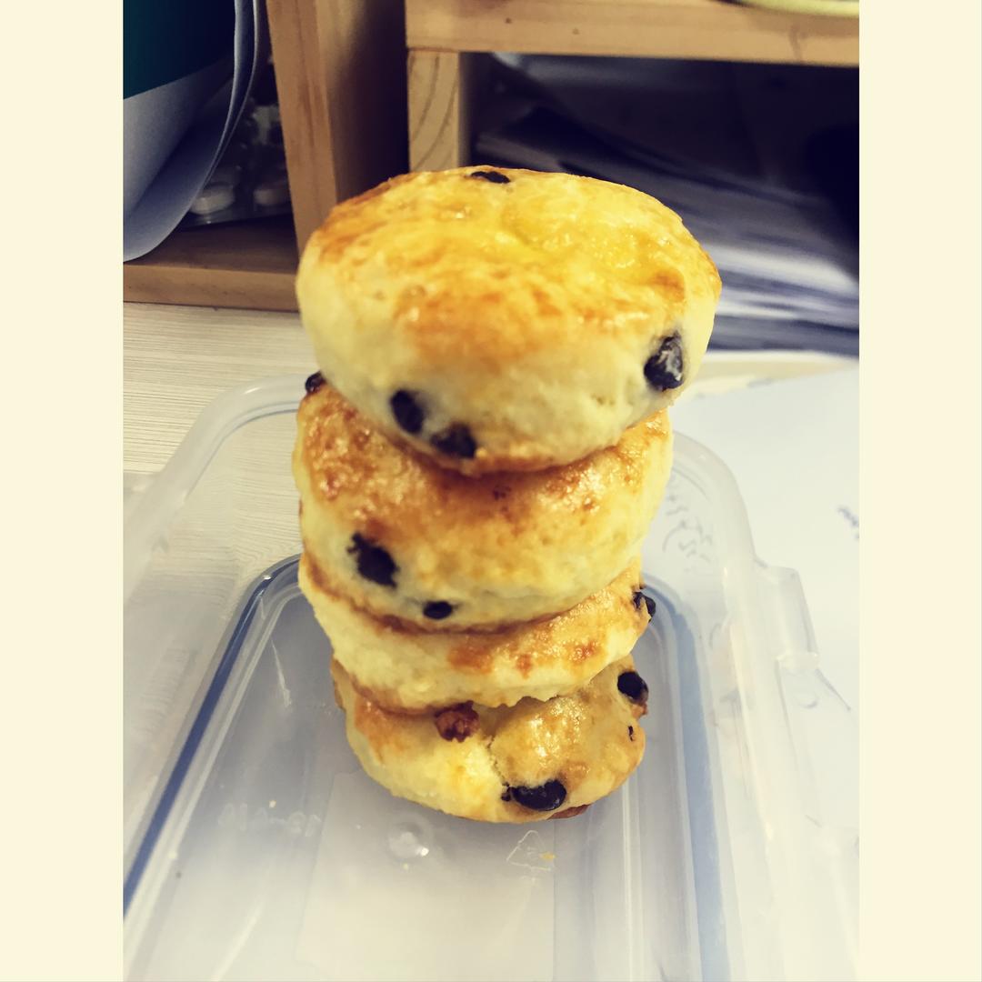 【视频】3分钟 奶油司康Scone(可能是世界上最快手的司康) 消耗淡奶油～