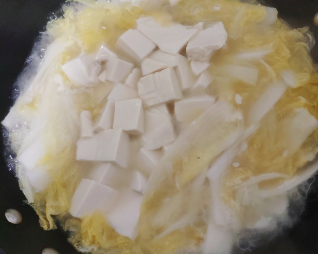 白菜炖豆腐(简单鲜美)的做法
