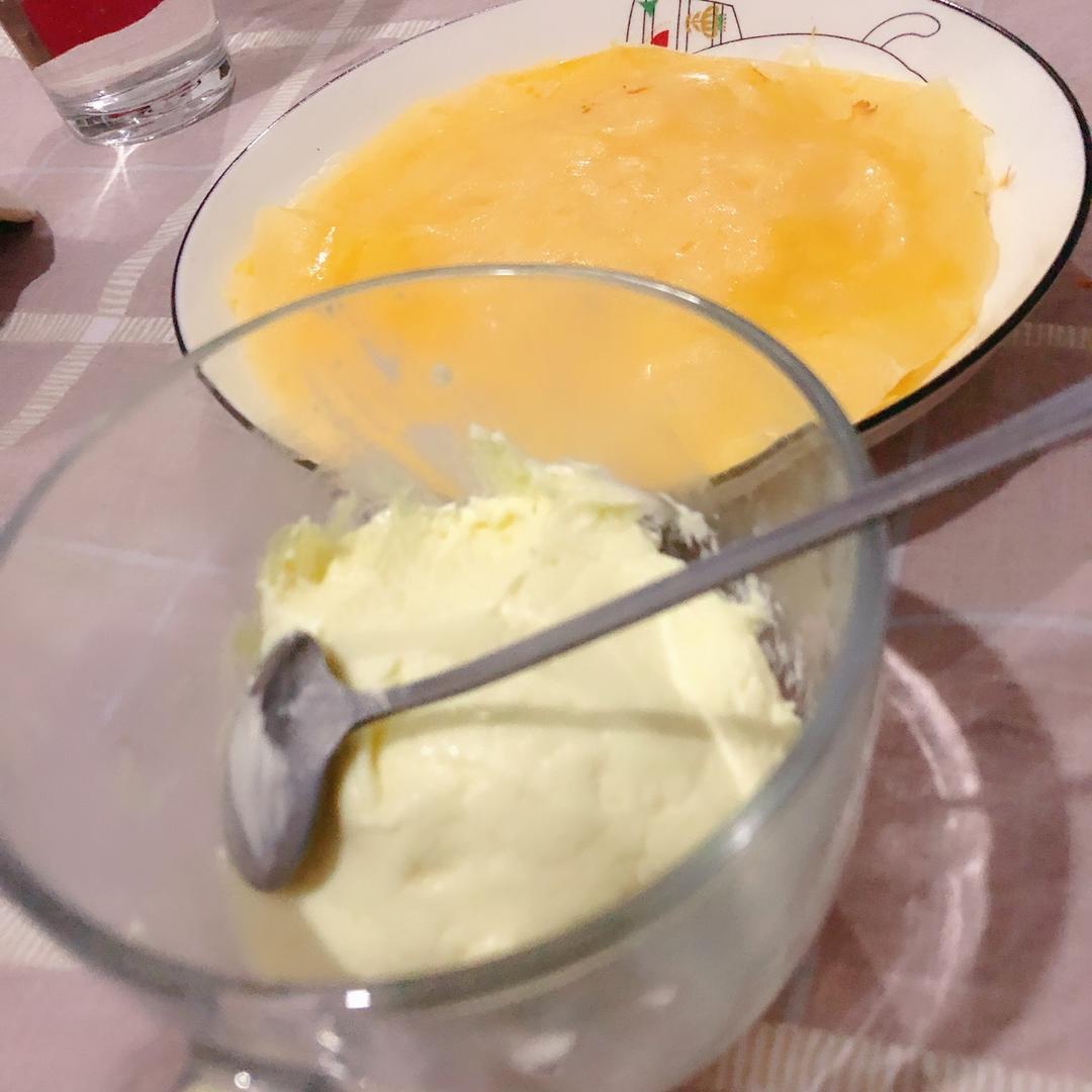 家庭自制黄油和酪乳 Homemade Butter and Butter Milk