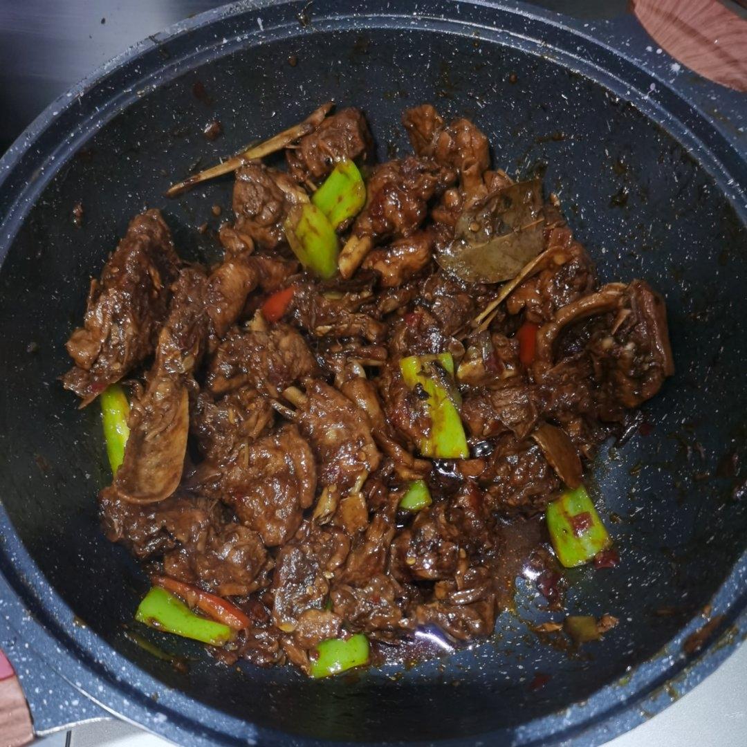 传统正宗的啤酒鸭配方和做法，鲜嫩香浓，只需炒千万不要焯水