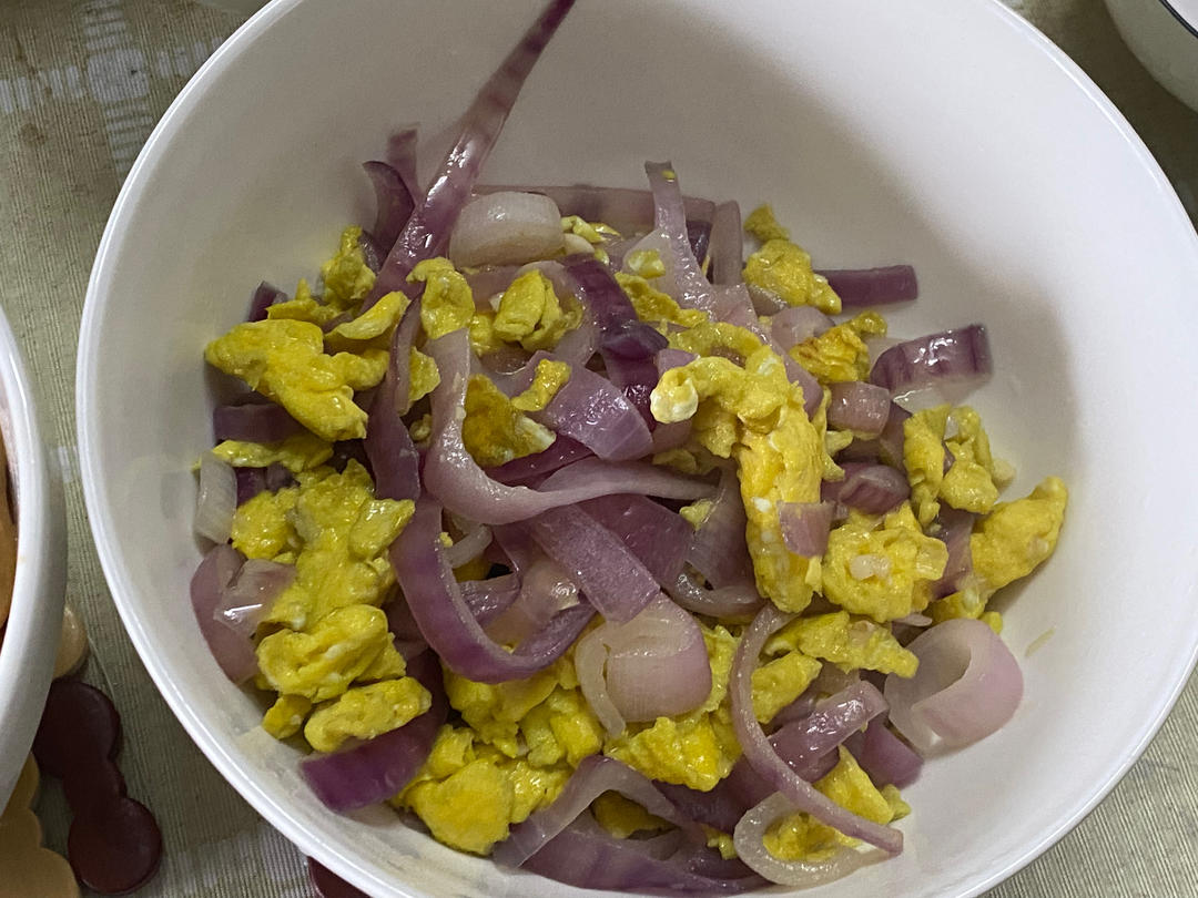 洋葱炒鸡蛋（5分钟快手菜）