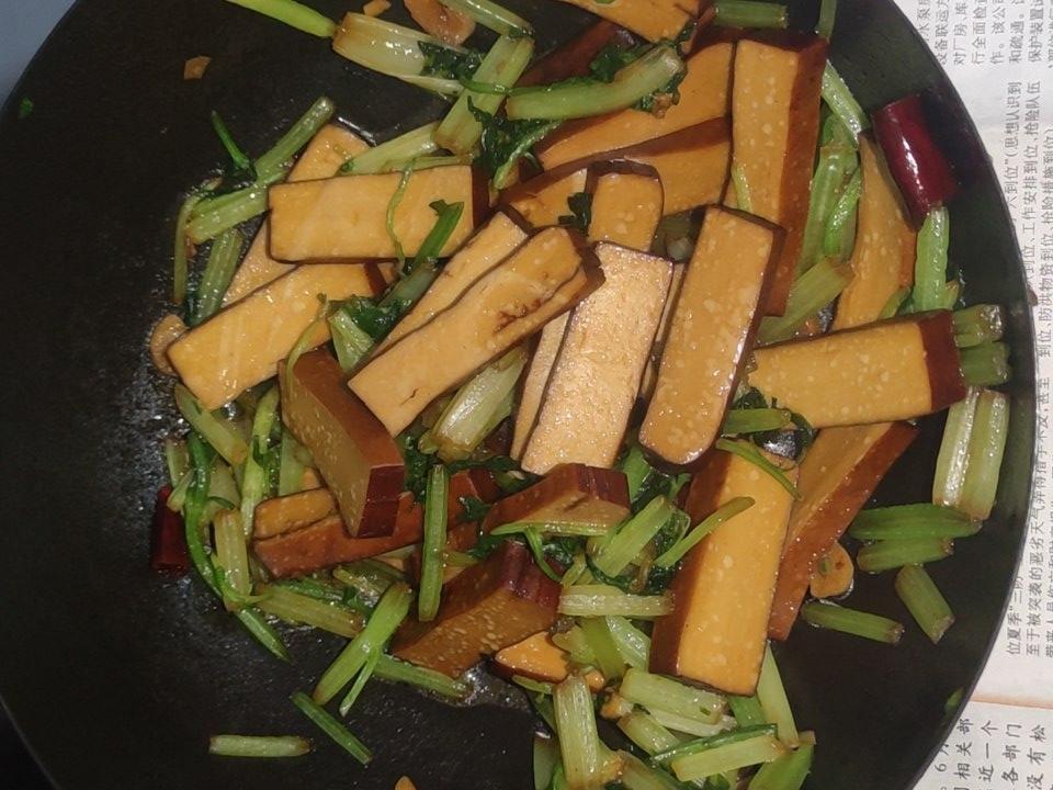 【香芹炒豆干】