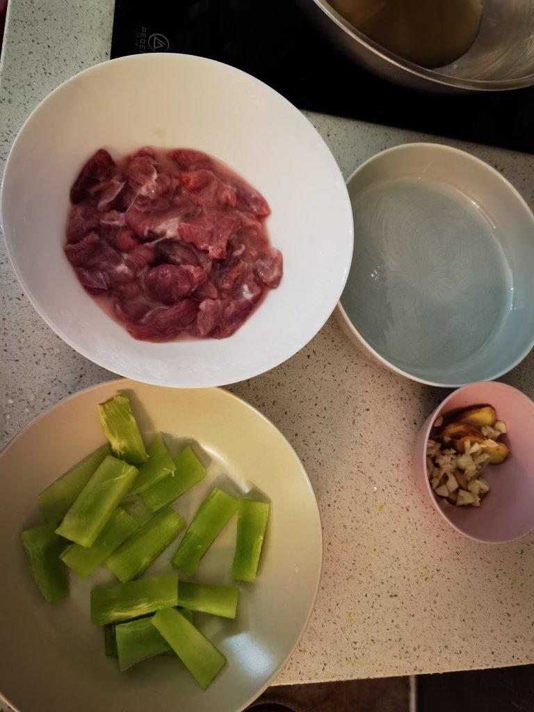 青笋炒肉（不用料酒肉也能又嫩又不腥气）