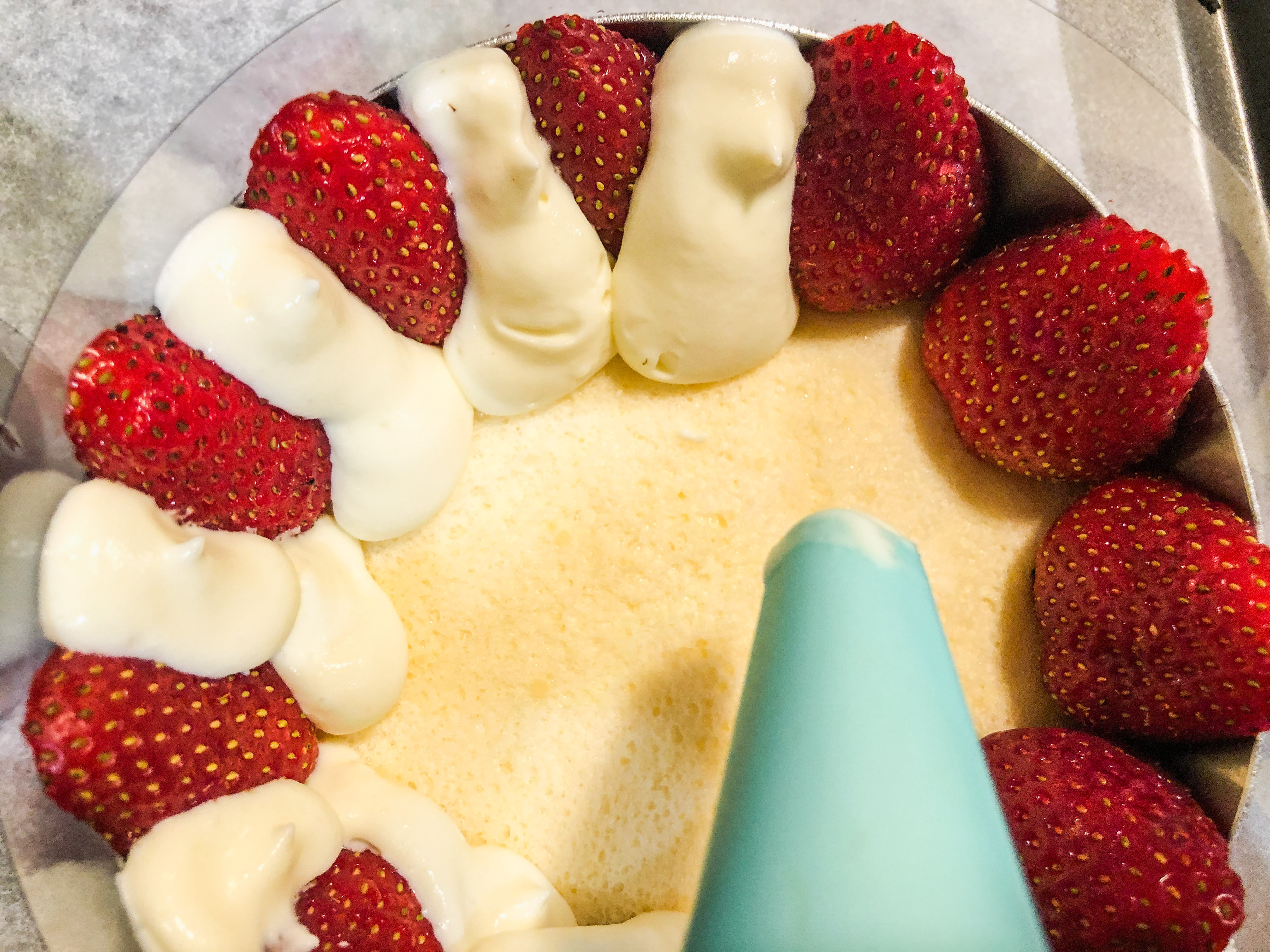 草莓鲜奶油蛋糕 | 生活需要一点甜的做法 步骤16