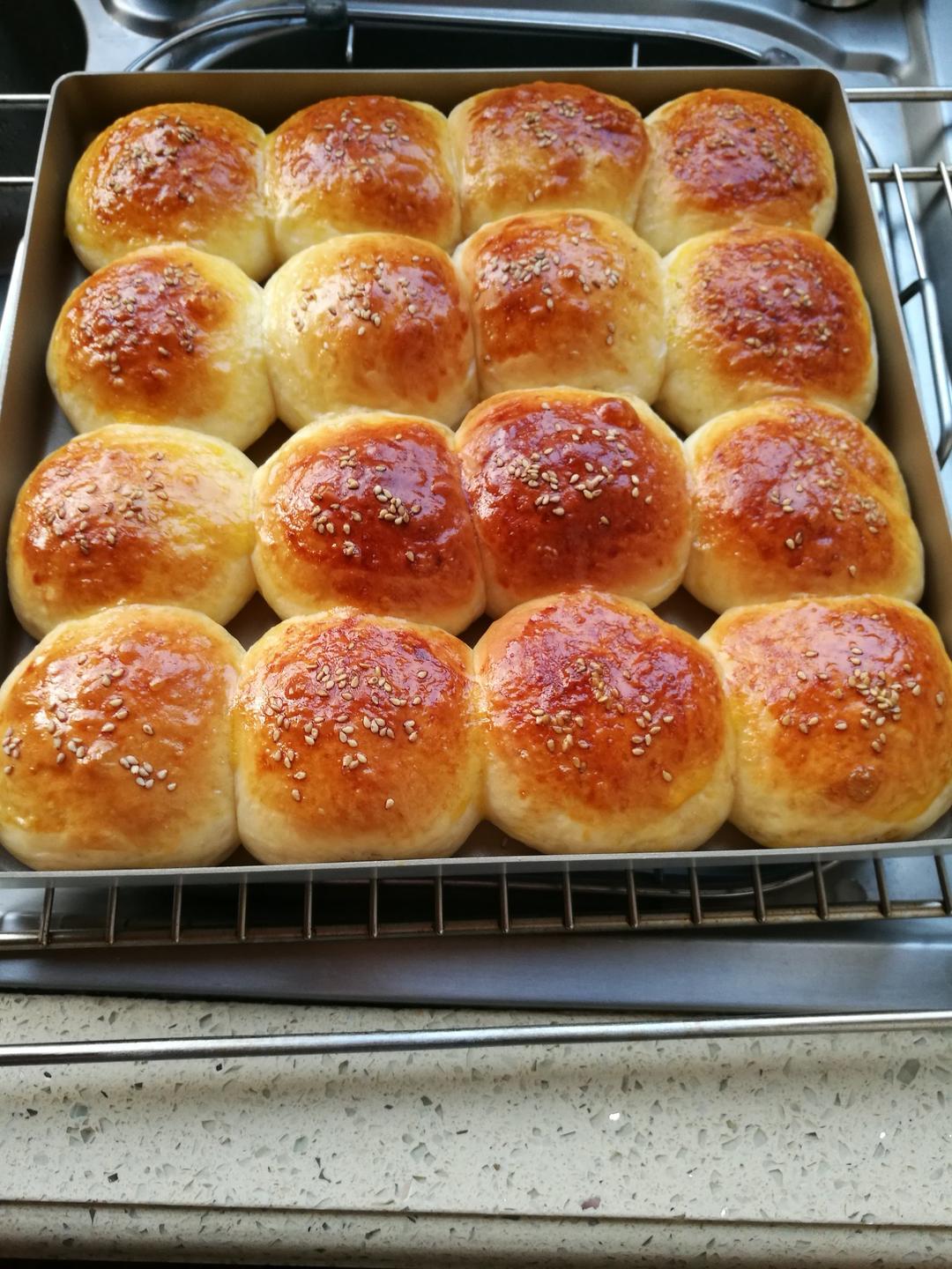 大人小孩都爱不释口的【蜂蜜牛奶小餐包】