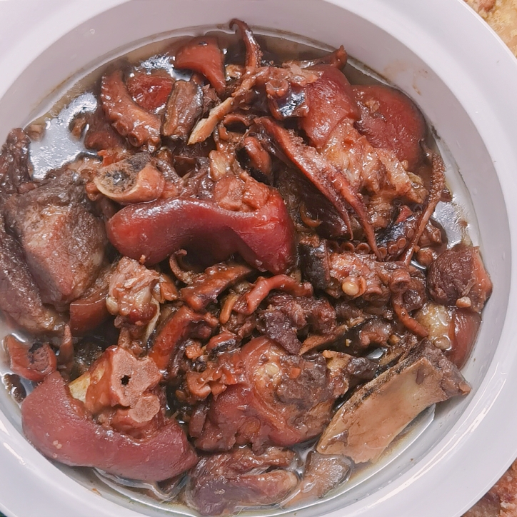 超下饭的香菇炖猪脚的做法
