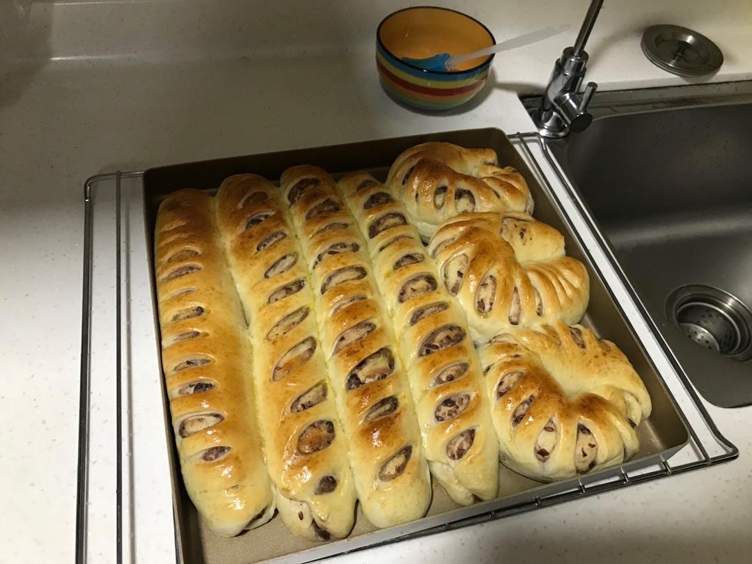 毛毛虫红豆面包