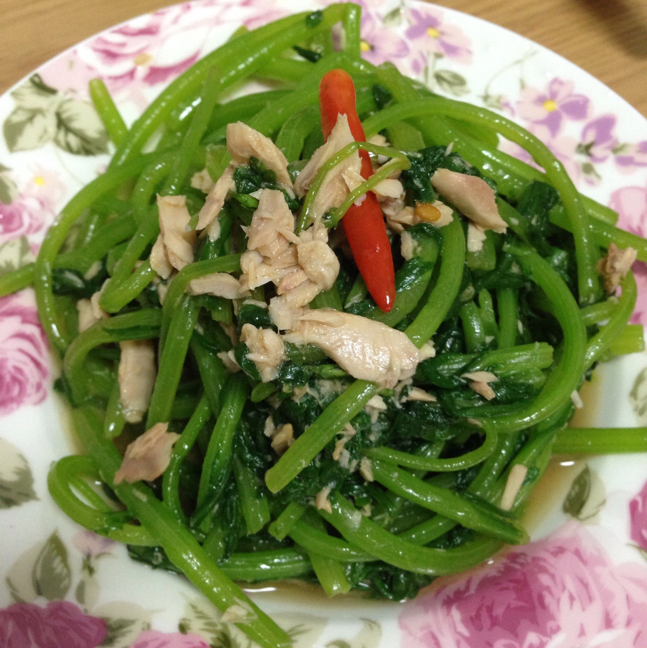 金枪鱼拌茼蒿