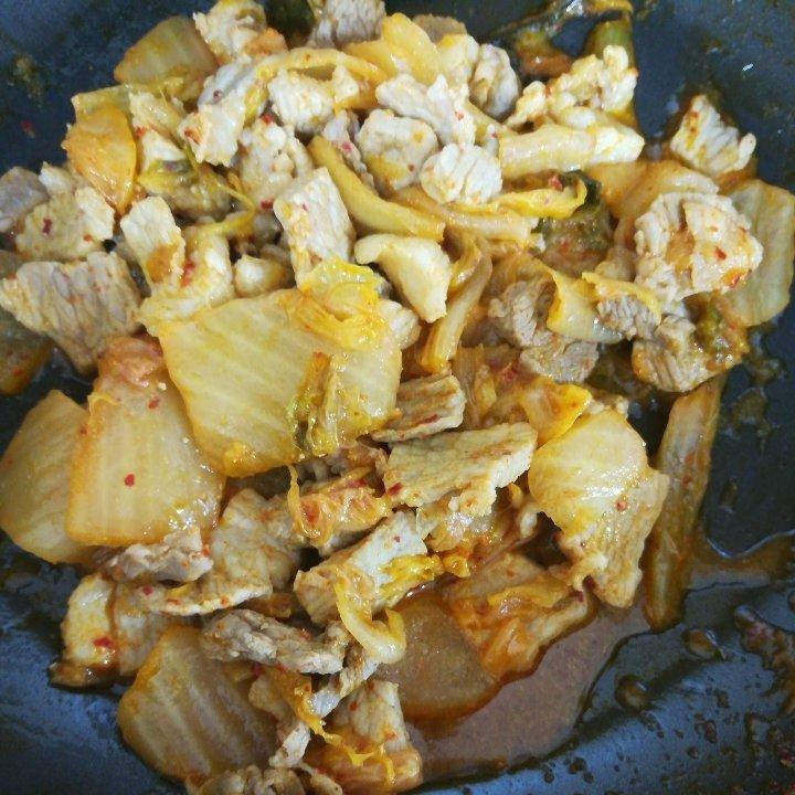 辣白菜炒五花肉