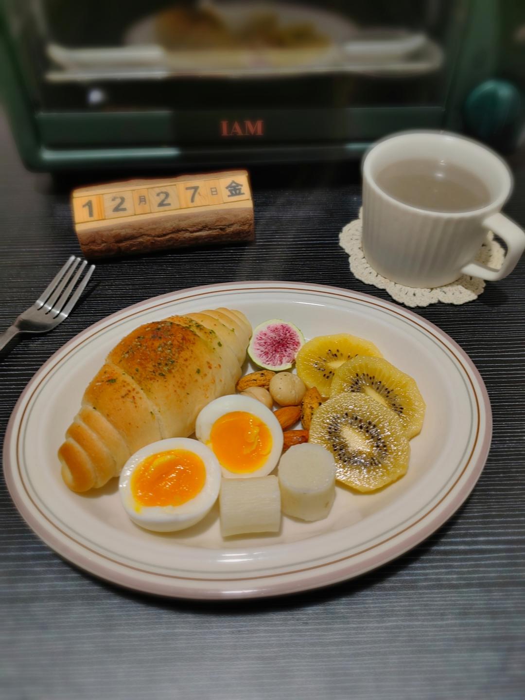 🥐蒜香芝士海盐卷                          小朋友都无法抗住的蒜香卷