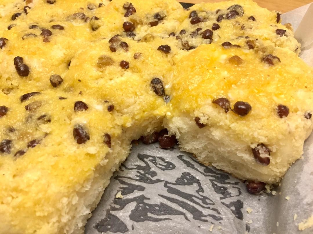 椰蓉蜜豆泡浆面包