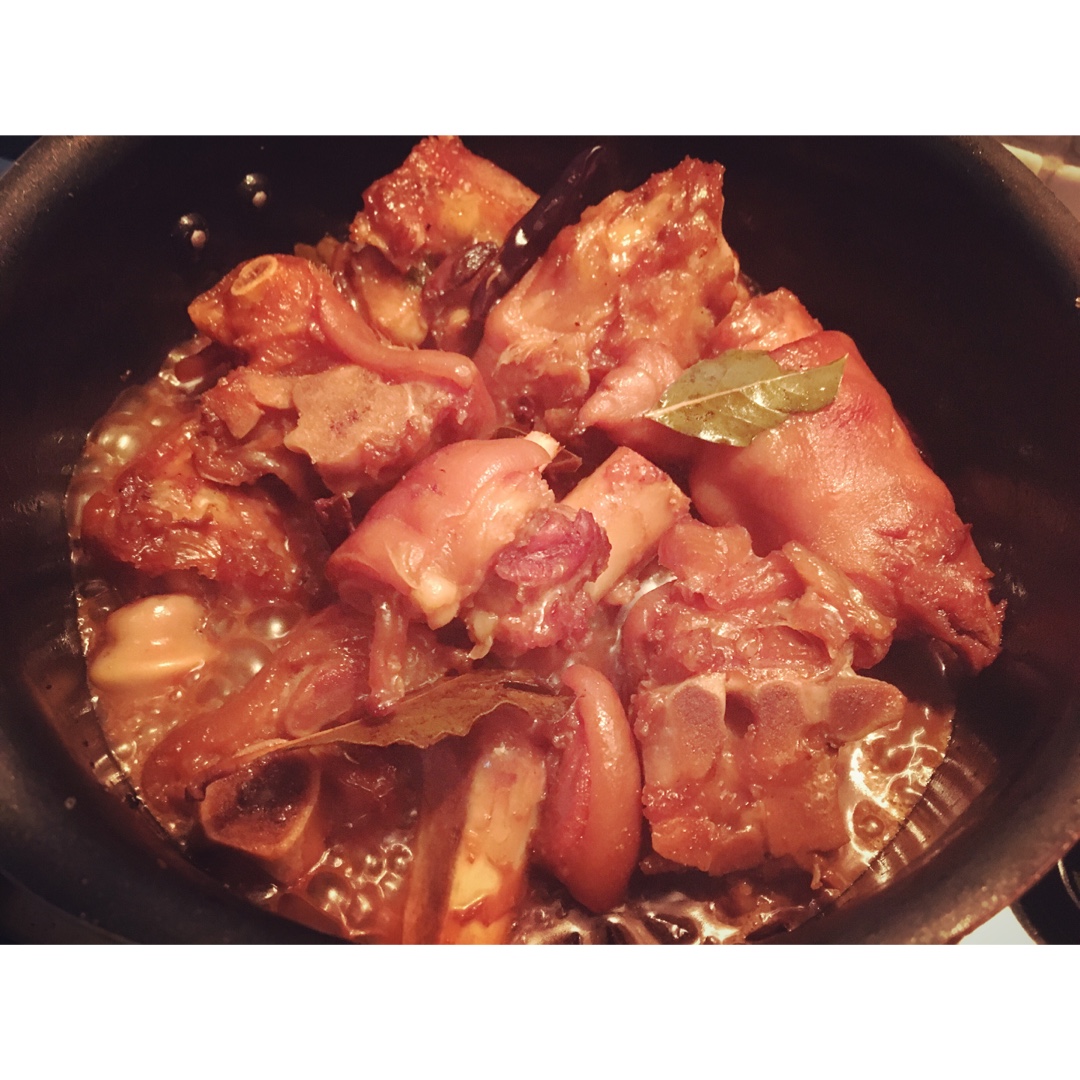 美味的家常菜：红烧猪蹄