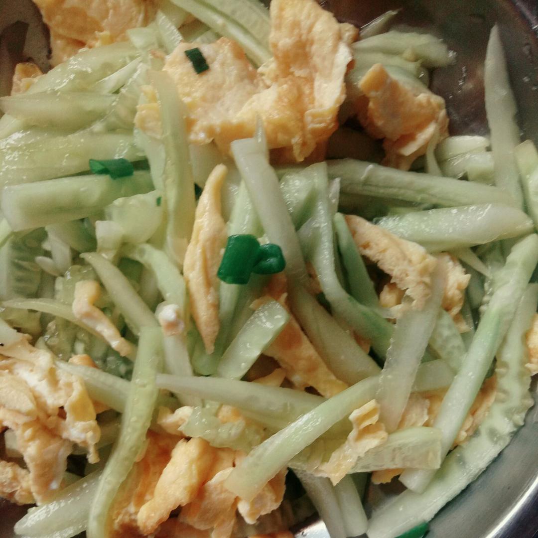夏天来了--鸡蛋黄瓜凉菜