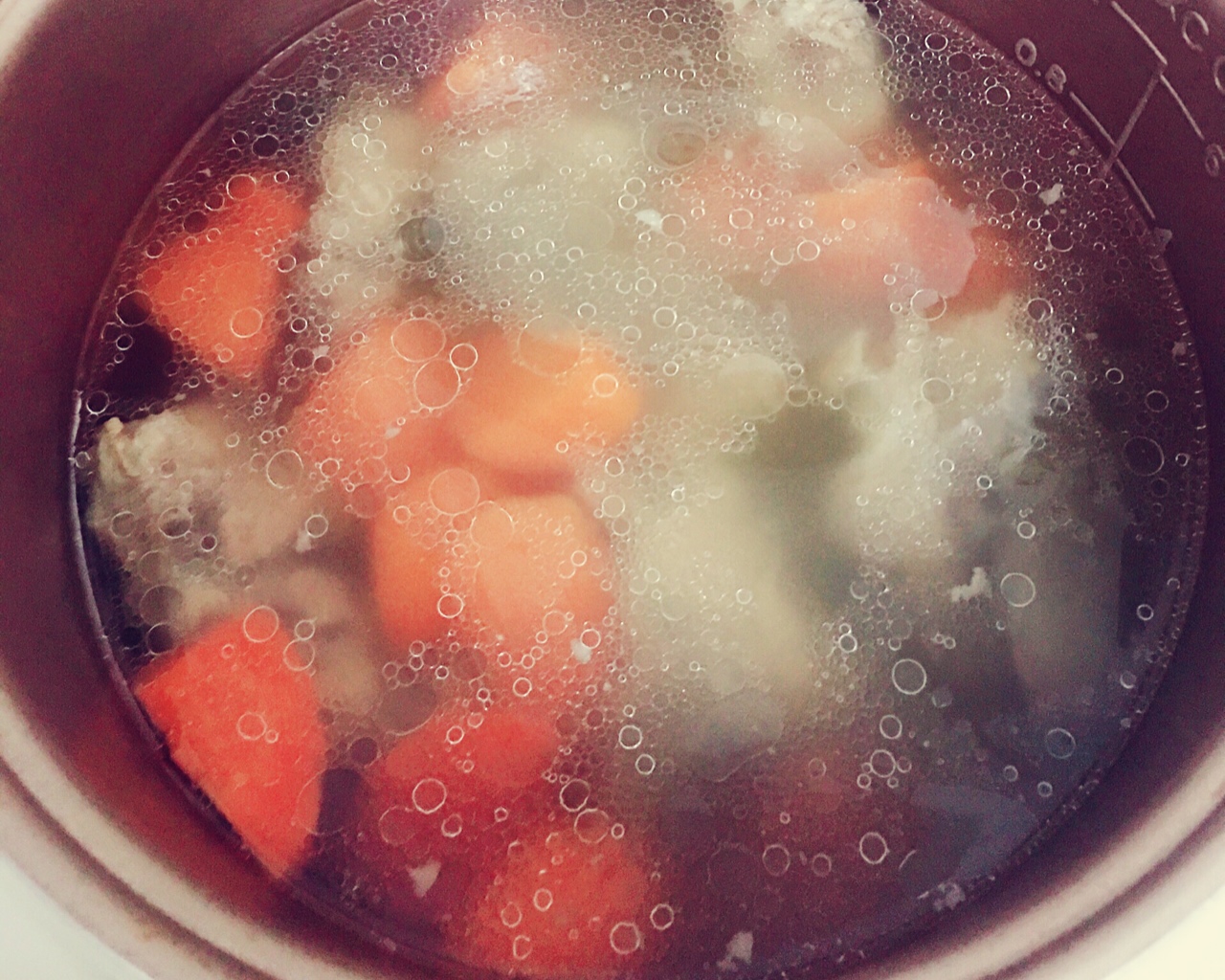 胡萝卜骨头汤的做法