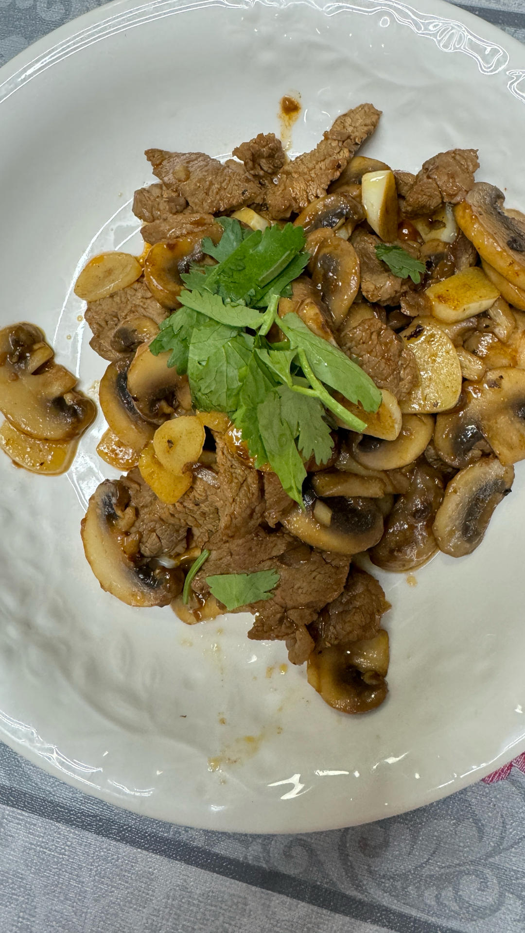 蒜香口菇牛肉粒