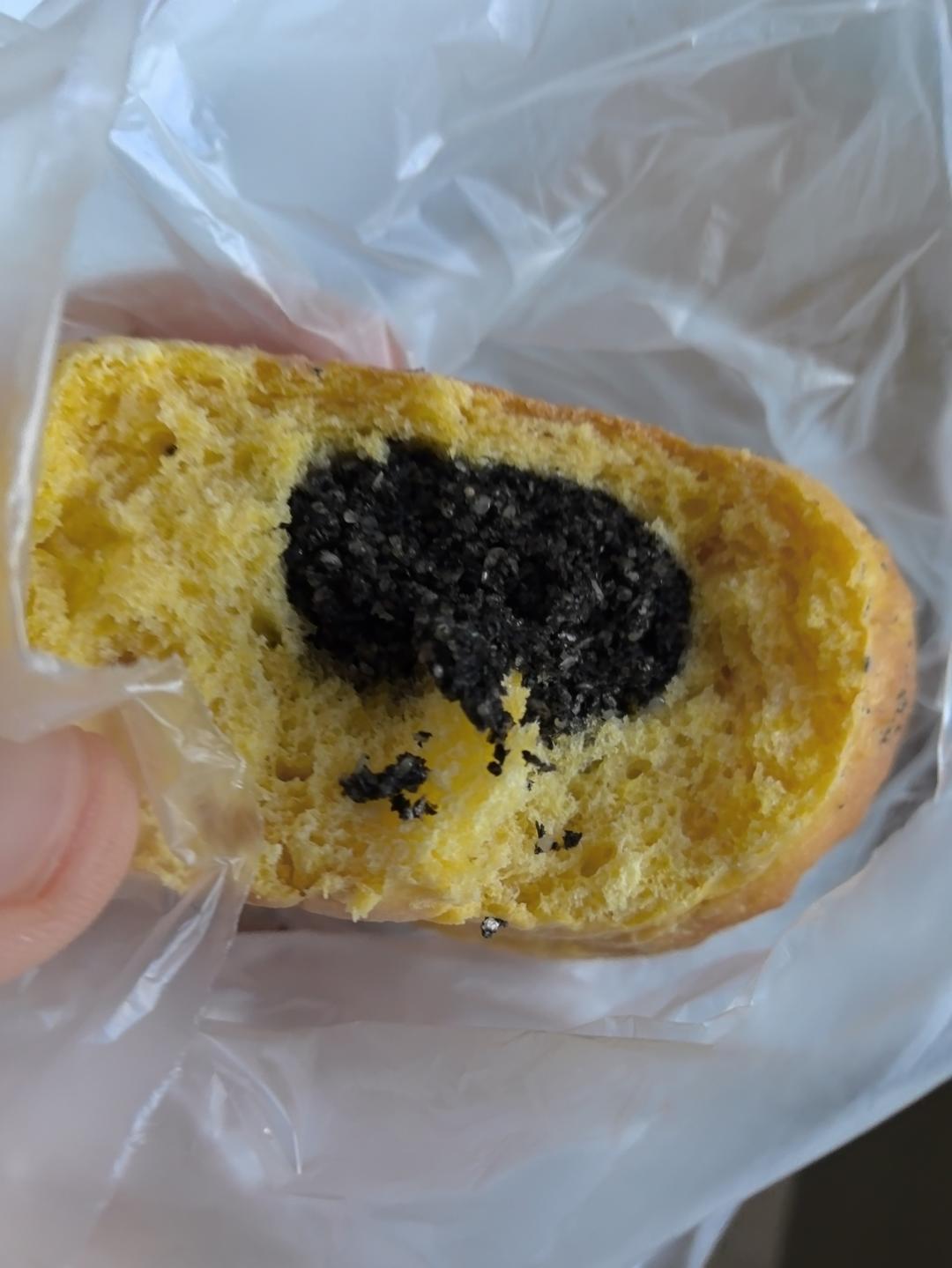 不用加猪油也能做出好吃的流沙黑芝麻馅包子