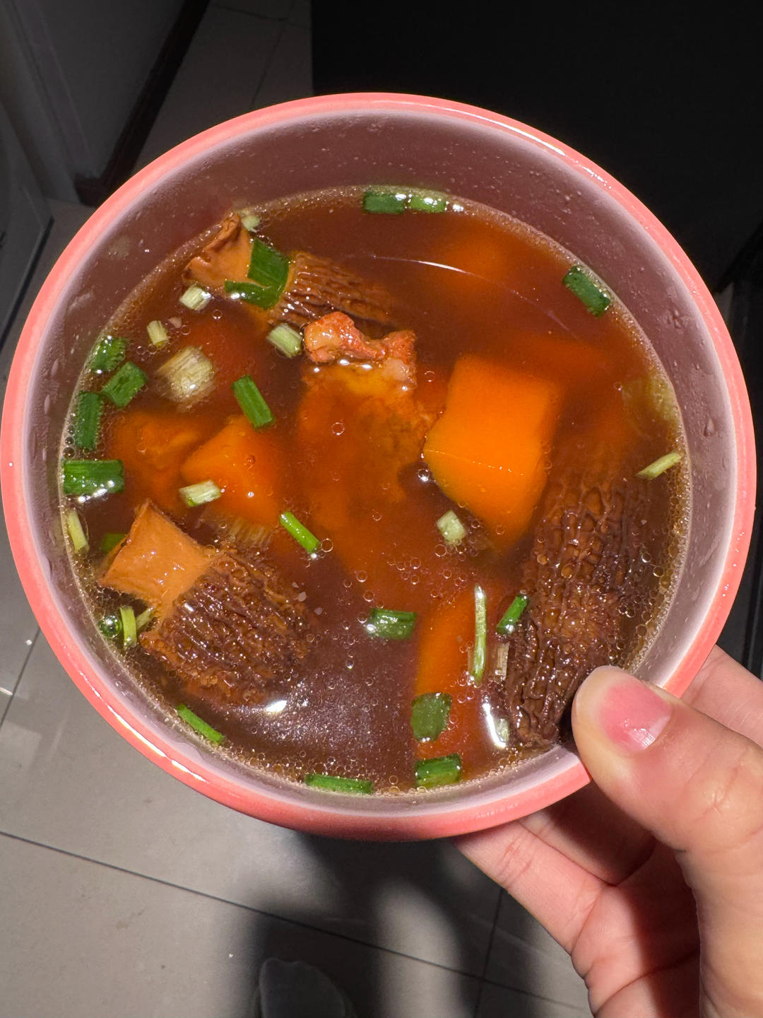 汤鲜味美的羊肚菌煲汤