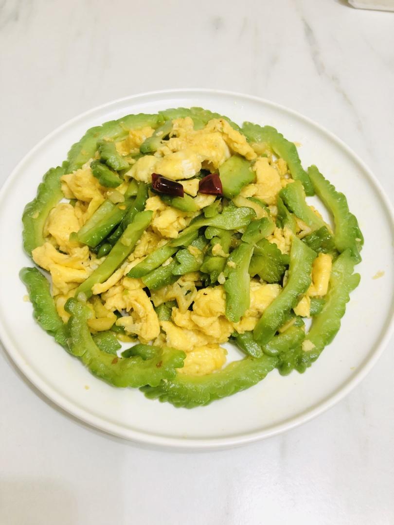 虹羽d做的夏天必吃的苦瓜炒鸡蛋