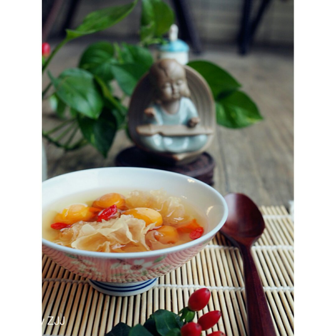 爱生活的老太太做的九层皮凤眼果糖水