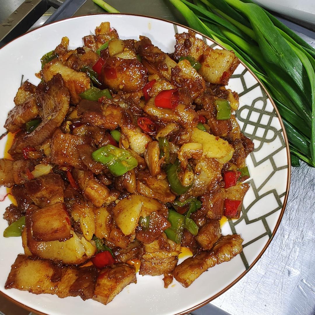 五花肉干煸土豆片