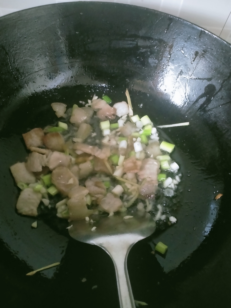 土豆片炒火腿肠的做法 步骤3