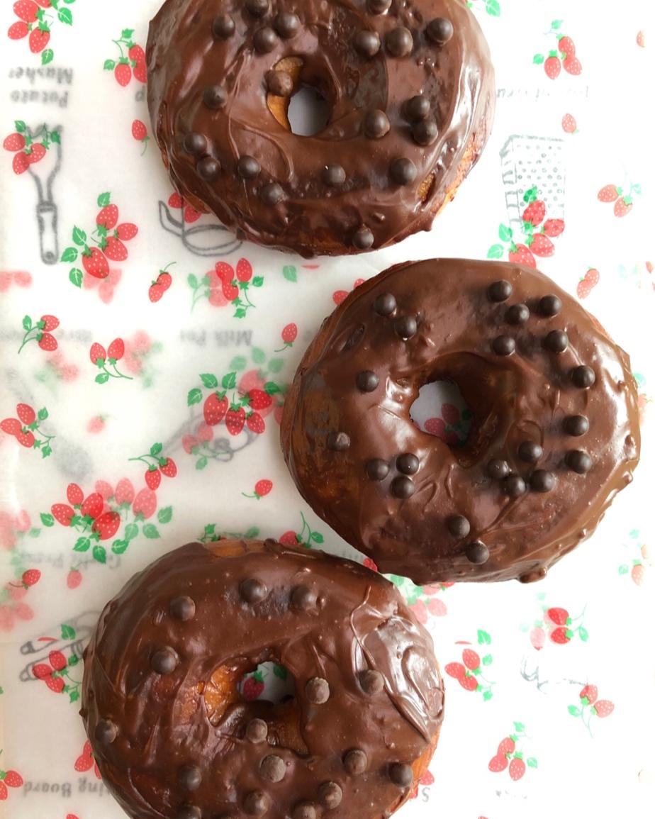 好吃到哭泣的甜甜圈VANILLA CREAM-FILLED DOUGHNUTS