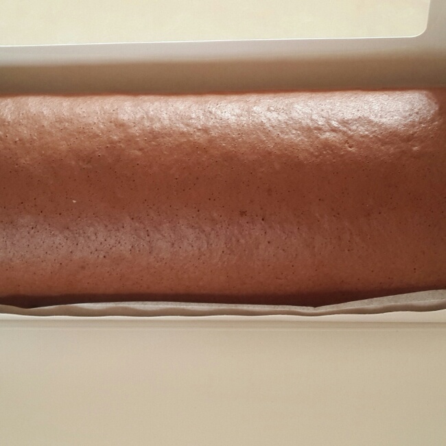 可可奶油波点蛋糕卷